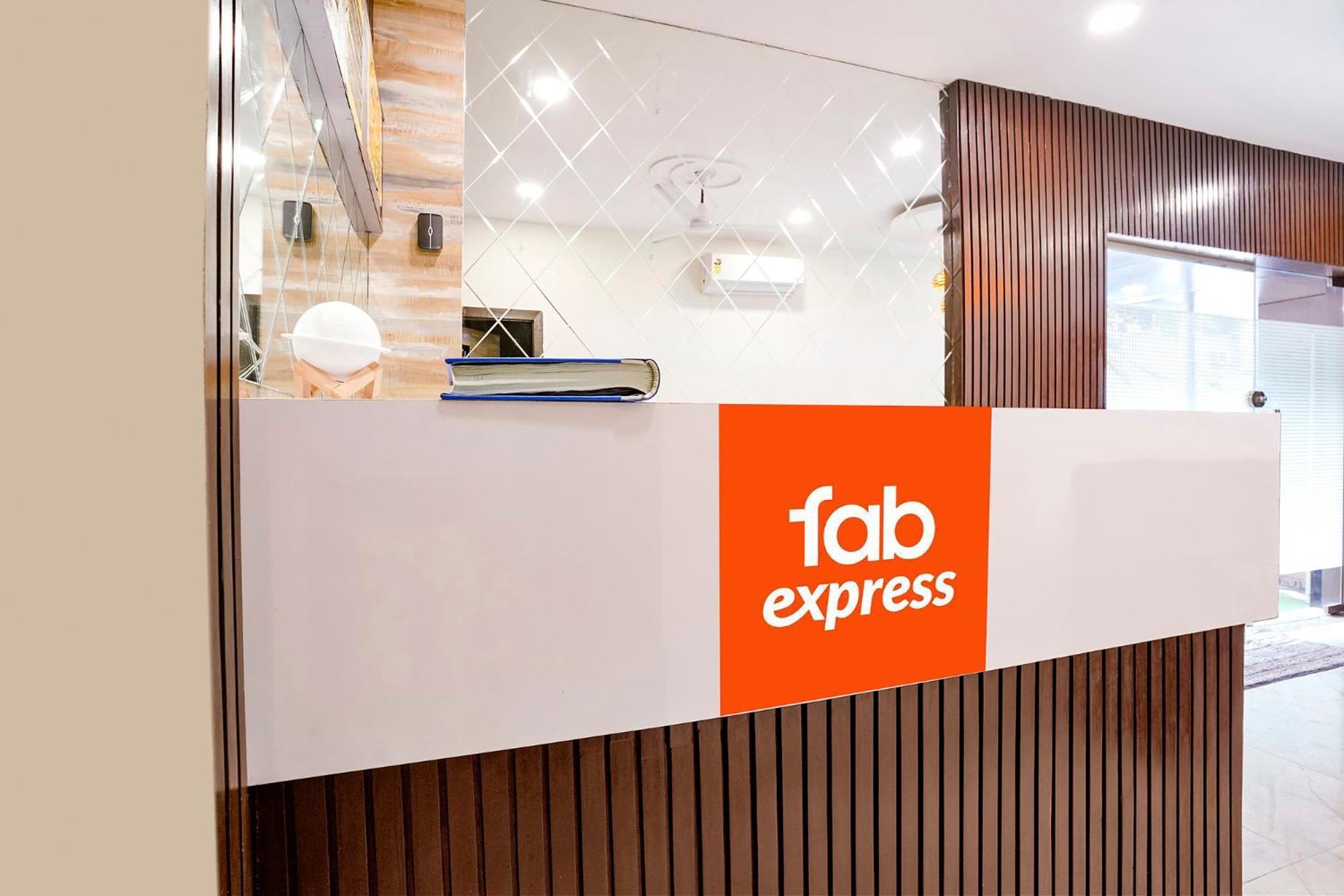 Hotel Fabexpress Good Luck Residency - Nr Nesco Exhibition Center Mumbai Exterior foto